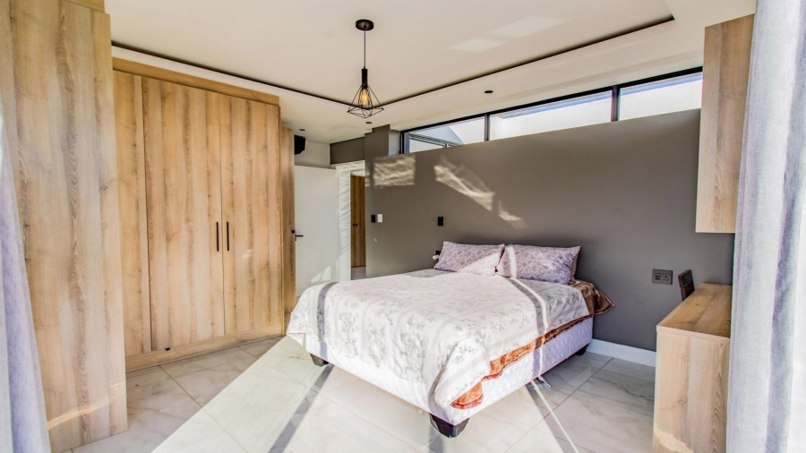 6 Bedroom Property for Sale in The Islands Estates North West